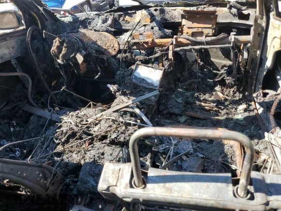 2014 Chrysler 300 SRT-8 с VIN 2C3CCAFJ1EH118429, выставлен на аукционе Copart как лот 88139865 с пробегом Не указан миль и На запчасти • Non repairable. История ставок и продаж доступна на DreamBid. Изображение 8.