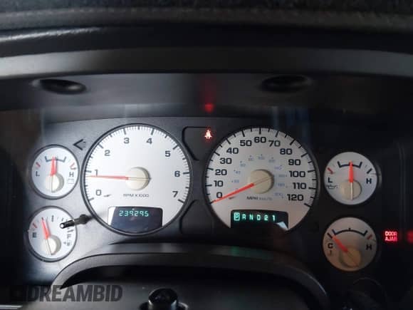 2005 Dodge 2500 SLT z VIN 1D7KS28D65J635057, wystawiony jako IAAI lot #42875824 z przebiegiem 239 295 mil mil oraz . Historia ofert i sprzedaży dostępna na DreamBid. Obrazek 7.