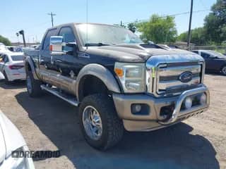 2013 Ford F-250 XL z VIN 1FT7W2BT6DEB59811, wystawiony jako IAAI lot #41973603 z przebiegiem 290 010 mil mil oraz . Historia ofert i sprzedaży dostępna na DreamBid. Obrazek 1.
