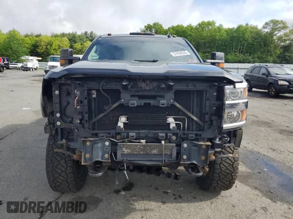 2016 Chevrolet Silverado 2500HD LTZ z VIN 1GC1KWEG6GF161256, wystawiony jako Copart lot #57454635 z przebiegiem 184 812 mil mil oraz Szkoda całkowita • Salvage title. Historia ofert i sprzedaży dostępna na DreamBid. Obrazek 5.