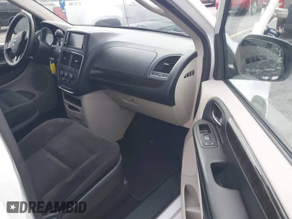 2019 Dodge Grand Caravan SE with VIN 2C4RDGBG8KR638293, listed as a IAAI auction lot 43290326 with 92,178 mi miles and . Bid and sale history available at DreamBid. Image 5.