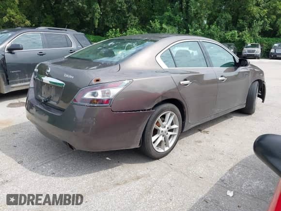 2014 Nissan Maxima S z VIN 1N4AA5AP0EC453556, wystawiony jako IAAI lot #42969120 z przebiegiem 213 915 mil mil oraz . Historia ofert i sprzedaży dostępna na DreamBid. Obrazek 4.