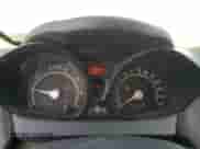 2013 Ford Fiesta S z VIN 3FADP4TJ2DM113899, wystawiony jako Copart lot #80876335 z przebiegiem 171 096 mil mil oraz Czysty tytuł • Clean title. Historia ofert i sprzedaży dostępna na DreamBid. Obrazek 9.