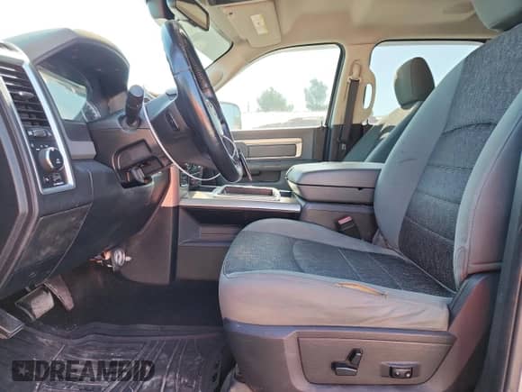 2015 Ram 1500 Lone Star z VIN 1C6RR7LM6FS666126, wystawiony jako Copart lot #61547205 z przebiegiem 158 475 mil mil oraz Szkoda całkowita • Salvage title. Historia ofert i sprzedaży dostępna na DreamBid. Obrazek 7.