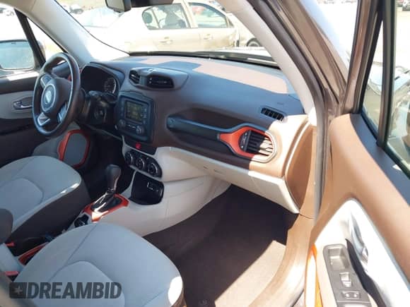 2017 Jeep Renegade Latitude z VIN ZACCJABB9HPF72060, wystawiony jako IAAI lot #43168388 z przebiegiem 54 259 mil mil oraz . Historia ofert i sprzedaży dostępna na DreamBid. Obrazek 5.