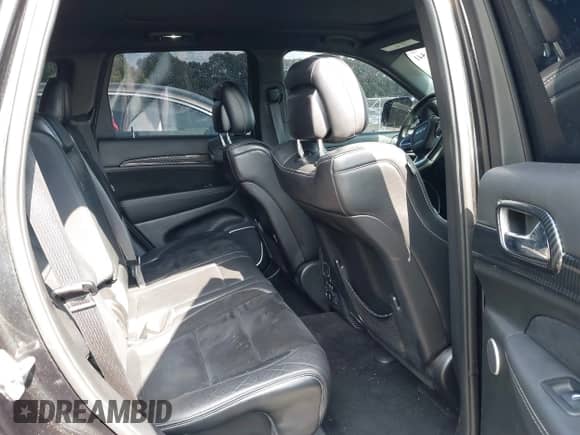 2014 Jeep Grand Cherokee SRT-8 z VIN 1C4RJFDJ2EC174412, wystawiony jako IAAI lot #42116541 z przebiegiem 124 693 mil mil oraz . Historia ofert i sprzedaży dostępna na DreamBid. Obrazek 8.