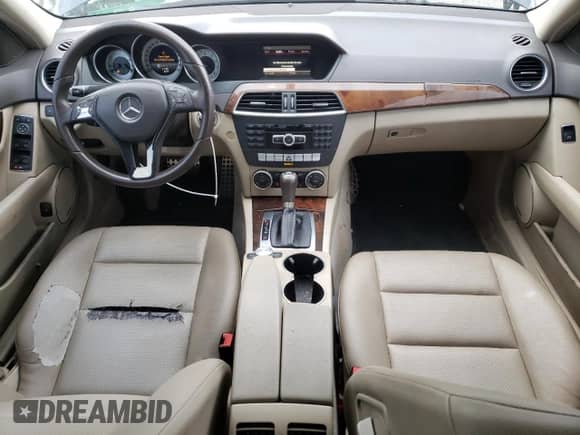 2014 Mercedes-Benz C 250 Sport z VIN WDDGF4HB1EA966388, wystawiony jako Copart lot #87310955 z przebiegiem 85 014 mil mil oraz Czysty tytuł • Clean title. Historia ofert i sprzedaży dostępna na DreamBid. Obrazek 8.
