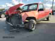 1989 GMC Sierra 1500 z VIN 1GTDC14K5KE501207, wystawiony jako Copart lot #82004945 z przebiegiem 59 412 mil mil oraz Szkoda całkowita • Salvage title. Historia ofert i sprzedaży dostępna na DreamBid. Obrazek 1.
