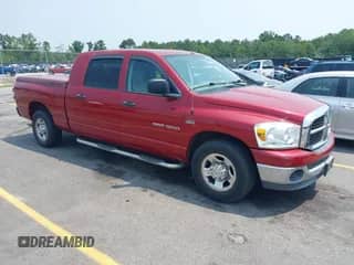2007 Dodge 1500 SLT z VIN 3D7KR19D87G825922, wystawiony jako IAAI lot #42389240 z przebiegiem 203 026 mil mil oraz . Historia ofert i sprzedaży dostępna na DreamBid. Obrazek 1.