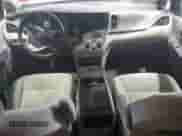 2017 Toyota Sienna LE с VIN 5TDJZ3DC6HS153961, выставлен на аукционе Copart как лот 71467485 с пробегом 135 043 миль миль и Списание • Salvage title. История ставок и продаж доступна на DreamBid. Изображение 8.