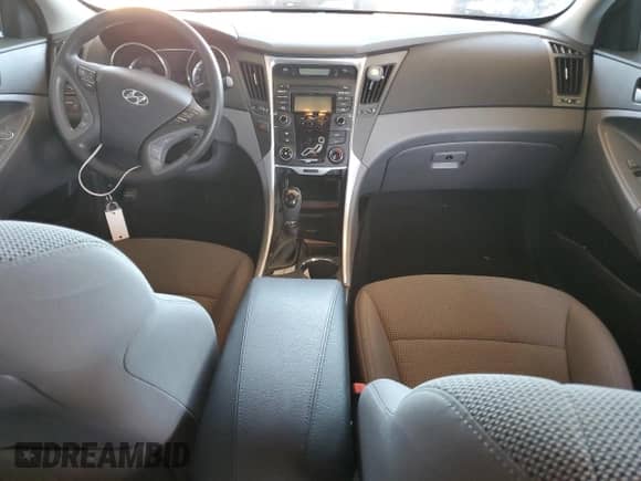 2013 Hyundai Sonata GLS z VIN 5NPEB4AC1DH599175, wystawiony jako Copart lot #84285505 z przebiegiem 93 292 mil mil oraz Szkoda całkowita • Salvage title. Historia ofert i sprzedaży dostępna na DreamBid. Obrazek 8.