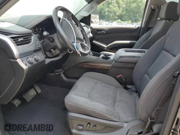 2020 Chevrolet Tahoe LS z VIN 1GNSKAKC3LR186737, wystawiony jako Copart lot #59586015 z przebiegiem 62 446 mil mil oraz Szkoda całkowita • Salvage title. Historia ofert i sprzedaży dostępna na DreamBid. Obrazek 7.