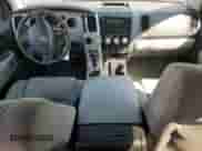 2007 Toyota Tundra SR5 z VIN 5TFRV54127X008546, wystawiony jako Copart lot #87307675 z przebiegiem 214 143 mil mil oraz Szkoda całkowita • Salvage title. Historia ofert i sprzedaży dostępna na DreamBid. Obrazek 8.