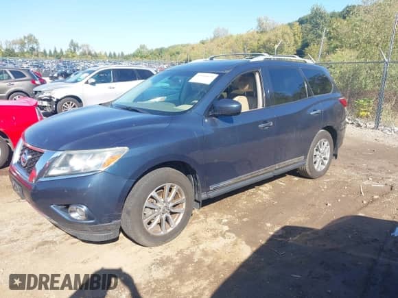 2013 Nissan Pathfinder SV z VIN 5N1AR2MN6DC604597, wystawiony jako IAAI lot #43416679 z przebiegiem 207 011 mil mil oraz . Historia ofert i sprzedaży dostępna na DreamBid. Obrazek 2.