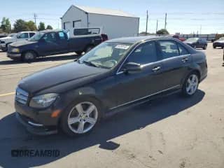 2011 Mercedes-Benz C 300 Sport z VIN WDDGF8BBXBR159557, wystawiony jako Copart lot #64290145 z przebiegiem 135 611 mil mil oraz Szkoda całkowita • Salvage title. Historia ofert i sprzedaży dostępna na DreamBid. Obrazek 1.