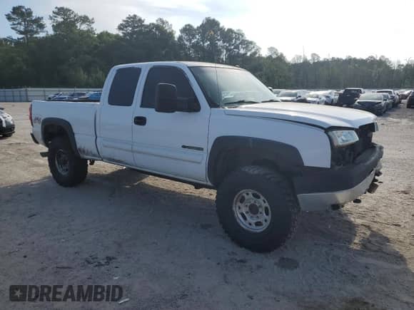 2003 Chevrolet Silverado 2500HD LT z VIN 1GCHK29G83E125196, wystawiony jako Copart lot #55274115 z przebiegiem 307 475 mil mil oraz Szkoda całkowita • Salvage title. Historia ofert i sprzedaży dostępna na DreamBid. Obrazek 4.