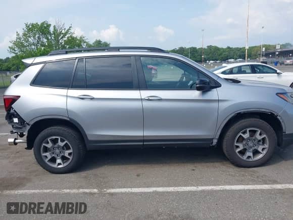 2023 Honda Passport TrailSport с VIN 5FNYF8H68PB043019, выставлен на аукционе IAAI как лот 42456931 с пробегом 7 311 миль миль и . История ставок и продаж доступна на DreamBid. Изображение 13.