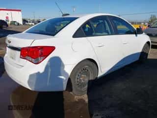 2016 Chevrolet Cruze LS z VIN 1G1PC5SG2G7111351, wystawiony jako IAAI lot #43428718 z przebiegiem 83 526 mil mil oraz . Historia ofert i sprzedaży dostępna na DreamBid. Obrazek 4.