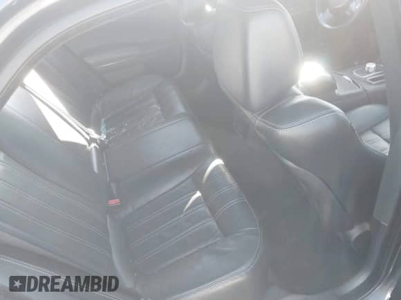 2015 Chrysler 300 S с VIN 2C3CCABG7FH766742, выставлен на аукционе IAAI как лот 40743775 с пробегом 113 583 миль миль и . История ставок и продаж доступна на DreamBid. Изображение 8.