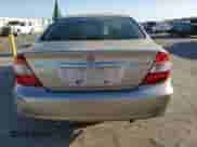2004 Toyota Camry LE z VIN JTDBE32K140255496, wystawiony jako Copart lot #83874805 z przebiegiem 287 349 mil mil oraz Szkoda całkowita • Salvage title. Historia ofert i sprzedaży dostępna na DreamBid. Obrazek 6.