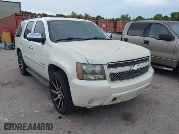2010 Chevrolet Tahoe LTZ z VIN 1GNUCCE08AR165303, wystawiony jako IAAI lot #42588677 z przebiegiem 232 159 mil mil oraz . Historia ofert i sprzedaży dostępna na DreamBid. Obrazek 1.
