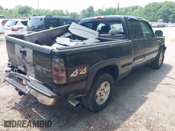 2006 Chevrolet Silverado 1500 LT1 с VIN 2GCEK19V061105722, выставлен на аукционе IAAI как лот 42371677 с пробегом 182 005 миль миль и . История ставок и продаж доступна на DreamBid. Изображение 4.