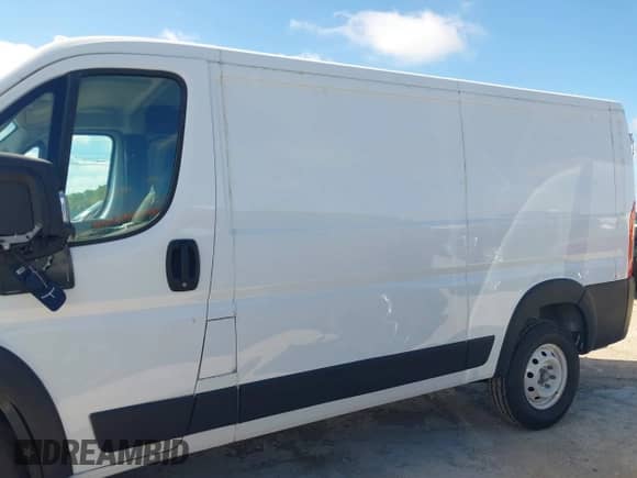 2023 Ram ProMaster Cargo z VIN 3C6LRVVG1PE606308, wystawiony jako IAAI lot #42824322 z przebiegiem 60 497 mil mil oraz . Historia ofert i sprzedaży dostępna na DreamBid. Obrazek 15.