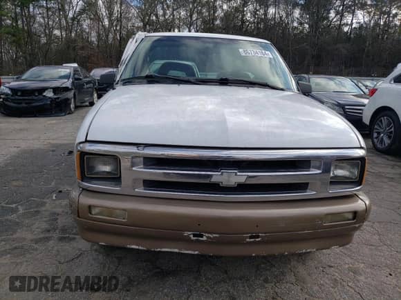 1997 Chevrolet S-10 LS с VIN 1GCCS1443V8208666, выставлен на аукционе Copart как лот 86734104 с пробегом 196 324 миль миль и На запчасти • Non repairable. История ставок и продаж доступна на DreamBid. Изображение 5.