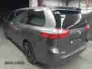 2017 Toyota Sienna L z VIN 5TDZZ3DC5HS825303, wystawiony jako IAAI lot #42249186 z przebiegiem 133 839 mil mil oraz . Historia ofert i sprzedaży dostępna na DreamBid. Obrazek 3.