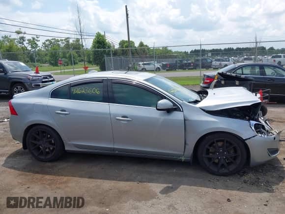 2013 Volvo S60 T6 R-Design Platinum с VIN YV1902FH6D2196210, выставлен на аукционе IAAI как лот 42623606 с пробегом 335 031 миль миль и . История ставок и продаж доступна на DreamBid. Изображение 13.