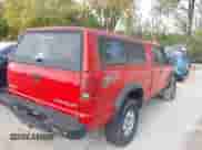 2003 Chevrolet S-10 LS z VIN 1GCCT19X338288743, wystawiony jako IAAI lot #43557306 z przebiegiem 135 902 mil mil oraz . Historia ofert i sprzedaży dostępna na DreamBid. Obrazek 4.