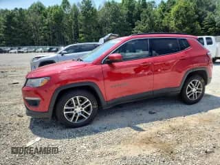 2019 Jeep Compass Latitude z VIN 3C4NJCBB7KT636407, wystawiony jako Copart lot #64119685 z przebiegiem 93 203 mil mil oraz Szkoda całkowita • Salvage title. Historia ofert i sprzedaży dostępna na DreamBid. Obrazek 1.
