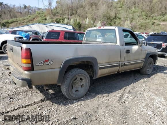 2000 Chevrolet Silverado 1500 with VIN 1GCEK14W7YE342709, listed as a Copart auction lot 51491935 with Not provided miles and Salvage title. Bid and sale history available at DreamBid. Image 3.