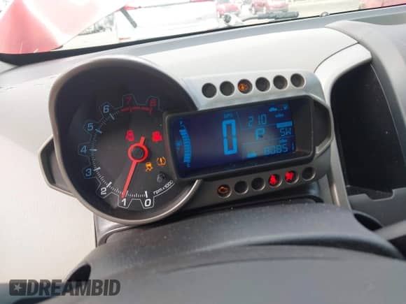 2013 Chevrolet Sonic LT с VIN 1G1JC5SH1D4233369, выставлен на аукционе IAAI как лот 43410322 с пробегом 80 851 миль миль и . История ставок и продаж доступна на DreamBid. Изображение 7.