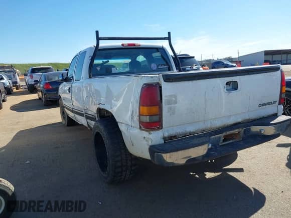 2000 Chevrolet Silverado 1500 LS с VIN 1GCEC19V5YZ147648, выставлен на аукционе IAAI как лот 41671275 с пробегом Не указан миль и . История ставок и продаж доступна на DreamBid. Изображение 3.