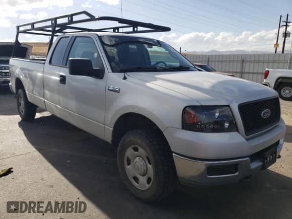 2004 Ford F-150 XL z VIN 1FTVX14564NC66595, wystawiony jako Copart lot #78057254 z przebiegiem 184 876 mil mil oraz Czysty tytuł • Clean title. Historia ofert i sprzedaży dostępna na DreamBid. Obrazek 4.