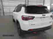 2019 Jeep Compass Trailhawk z VIN 3C4NJDDB5KT813801, wystawiony jako IAAI lot #43041716 z przebiegiem 84 418 mil mil oraz . Historia ofert i sprzedaży dostępna na DreamBid. Obrazek 3.
