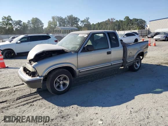 2000 Chevrolet S-10 LS with VIN 1GCCS19W4Y8175045, listed as a Copart auction lot 70758315 with 124,288 mi miles and Salvage title. Bid and sale history available at DreamBid. Image 1.