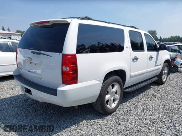 2008 Chevrolet Suburban 3LT with VIN 3GNFC16J58G187869, listed as a IAAI auction lot 42570472 with 223,077 mi miles and . Bid and sale history available at DreamBid. Image 4.
