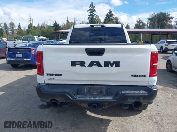 2025 Ram 1500 RHO с VIN 1C6SRFUP4SN621540, выставлен на аукционе IAAI как лот 43355998 с пробегом 20 436 миль миль и . История ставок и продаж доступна на DreamBid. Изображение 17.