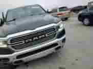 2019 Ram 1500 Laramie z VIN 1C6SRFDT4KN806409, wystawiony jako Copart lot #53093985 z przebiegiem 119 184 mil mil oraz Szkoda całkowita • Salvage title. Historia ofert i sprzedaży dostępna na DreamBid. Obrazek 11.