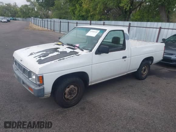 1993 Nissan Frontier z VIN 1N6SD11S4PC374510, wystawiony jako IAAI lot #43355222 z przebiegiem 237 376 mil mil oraz . Historia ofert i sprzedaży dostępna na DreamBid. Obrazek 2.