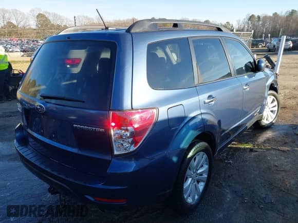 2012 Subaru Forester X Limited z VIN JF2SHBEC0CH445832, wystawiony jako IAAI lot #41535078 z przebiegiem 101 977 mil mil oraz . Historia ofert i sprzedaży dostępna na DreamBid. Obrazek 4.