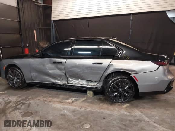 2024 BMW 7 Series 760i xDrive with VIN WBA33EJ08RCP32188, listed as a IAAI auction lot 41632443 with 16,728 mi miles and . Bid and sale history available at DreamBid. Image 6.