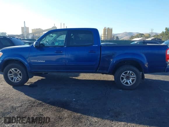 2005 Toyota Tundra Limited с VIN 5TBDT48185S490150, выставлен на аукционе IAAI как лот 43476350 с пробегом 285 794 миль миль и . История ставок и продаж доступна на DreamBid. Изображение 14.
