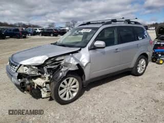 2012 Subaru Forester X Premium z VIN JF2SHADC3CG469401, wystawiony jako Copart lot #49228085 z przebiegiem 118 508 mil mil oraz Czysty tytuł • Clean title. Historia ofert i sprzedaży dostępna na DreamBid. Obrazek 1.