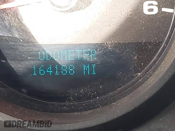 2008 Chevrolet Silverado 1500 Work Truck z VIN 1GCEC14X88Z185805, wystawiony jako IAAI lot #43527798 z przebiegiem 164 188 mil mil oraz . Historia ofert i sprzedaży dostępna na DreamBid. Obrazek 6.