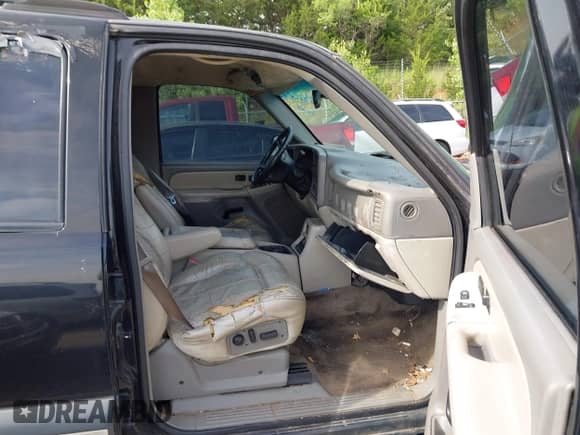 2002 Chevrolet Tahoe LS с VIN 1GNEC13Z12R262449, выставлен на аукционе IAAI как лот 42465072 с пробегом 224 029 миль миль и . История ставок и продаж доступна на DreamBid. Изображение 5.
