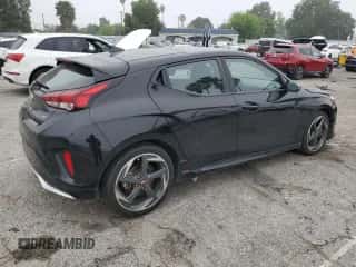 2020 Hyundai Veloster Turbo Ultimate z VIN KMHTH6AB6LU022893, wystawiony jako Copart lot #51909054 z przebiegiem 31 540 mil mil oraz . Historia ofert i sprzedaży dostępna na DreamBid. Obrazek 3.