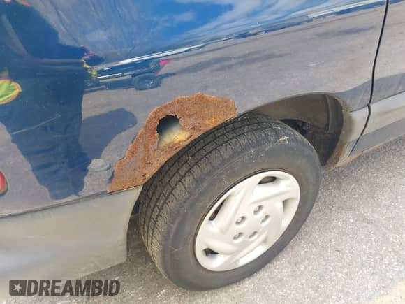 2000 Dodge Caravan SE с VIN 2B4GP45G3YR703761, выставлен на аукционе IAAI как лот 42106115 с пробегом 121 870 миль миль и . История ставок и продаж доступна на DreamBid. Изображение 14.